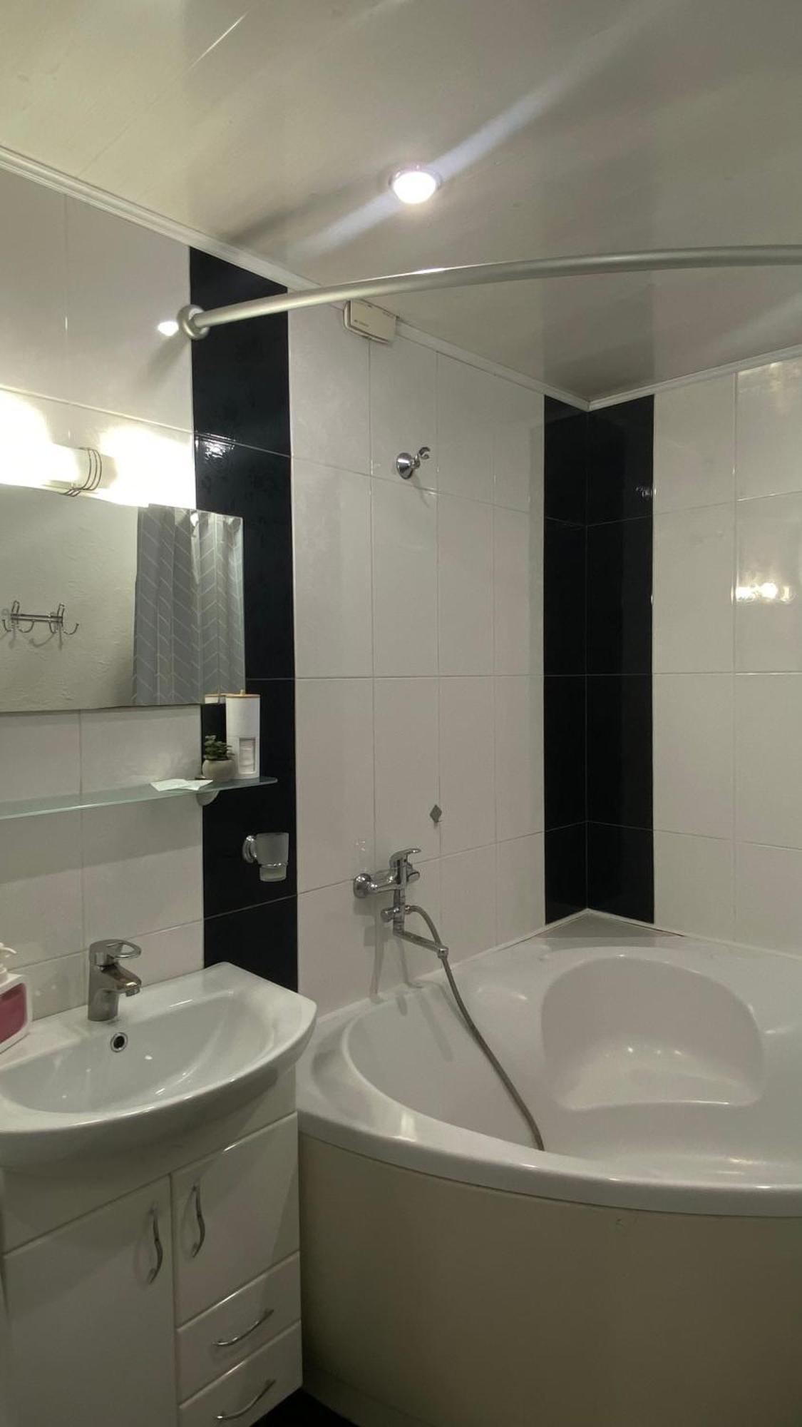 Apartment In The Center Cherkasy Ngoại thất bức ảnh